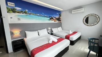 Family Room Window | Desk, soundproofing, free WiFi, bed sheets
