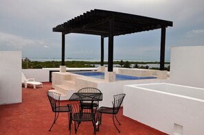 Outdoor dining - Suites Chac Chi (Isla Mujeres)