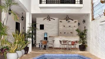 2 outdoor pools, sun loungers