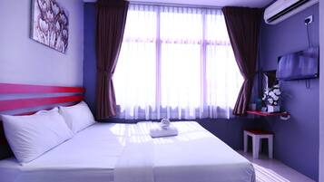 Superior Window | Desk, soundproofing, free WiFi, bed sheets