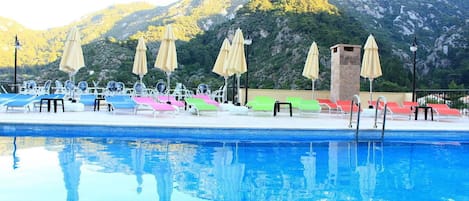 2 piscinas al aire libre