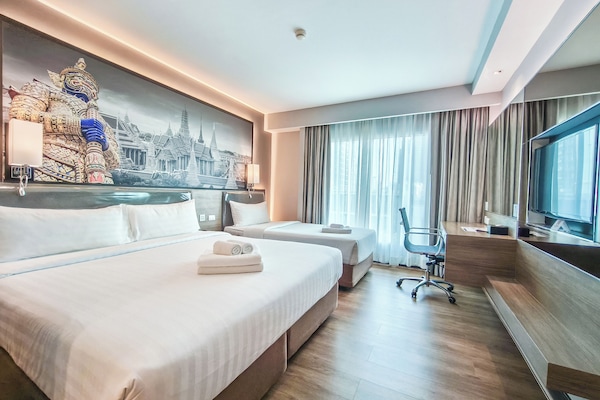 Deluxe Triple | In-room safe, desk, laptop workspace, soundproofing