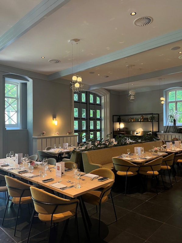 Breakfast, lunch, dinner and brunch served  - Landgoed Kasteel Oud-Poelgeest (Oegstgeest)