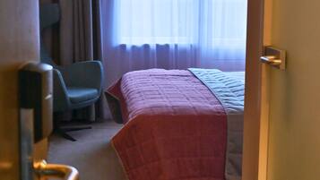 Double Room ( landgoedkamer - estate room) | Desk, blackout drapes, iron/ironing board, free WiFi