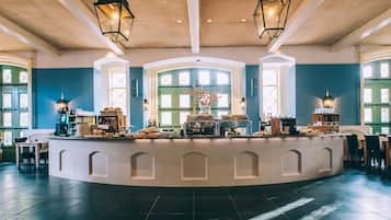 Daily buffet breakfast (EUR 19.50 per person)
