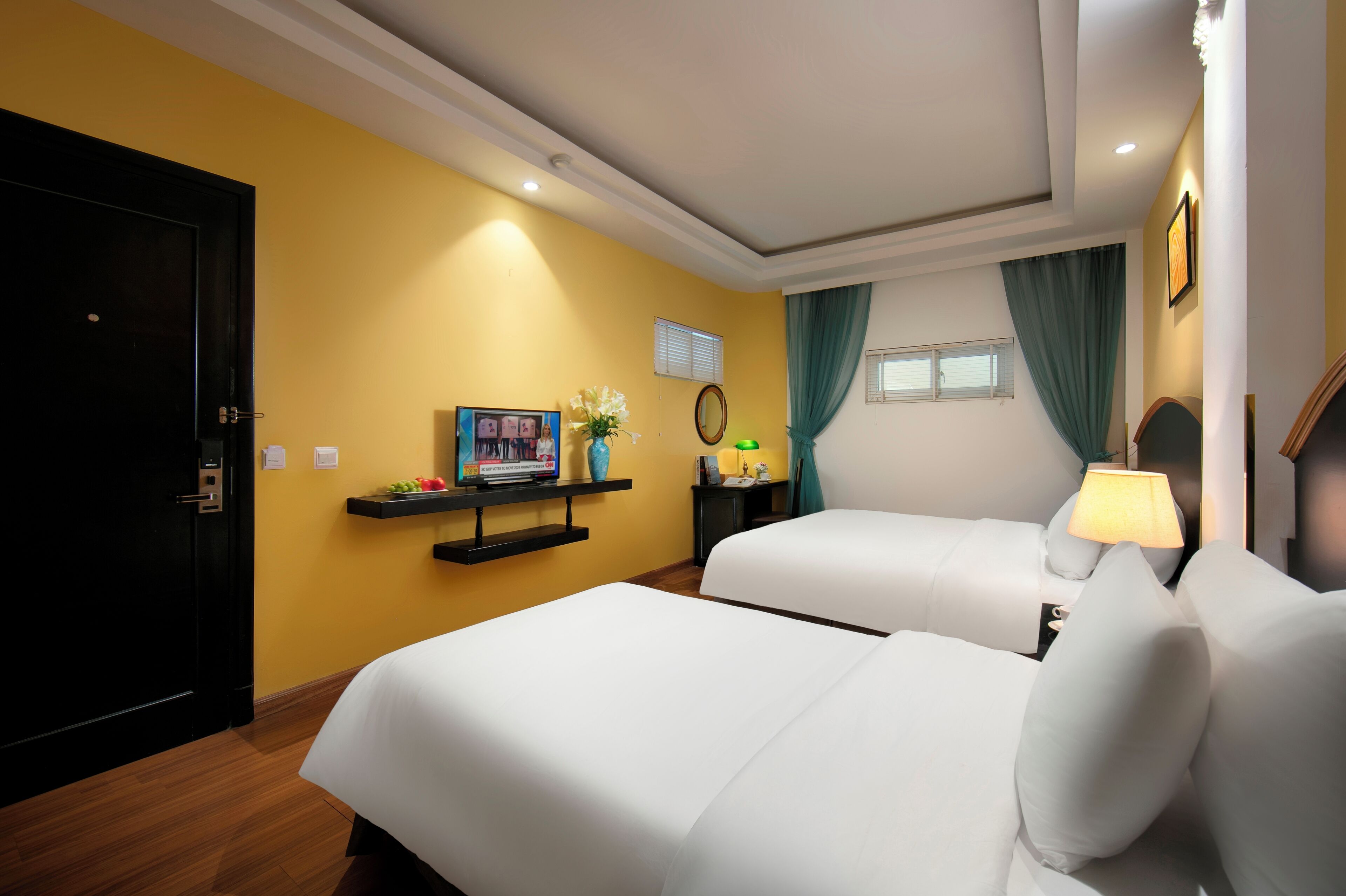 deluxe triple room | 1 bedroom, minibar, in-room safe, desk