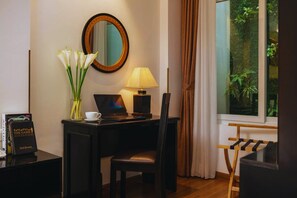 Executive Double or Twin Room | In-room business centre