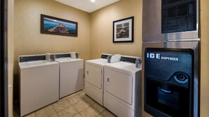 A laundry area with two washing machines and an ice dispenser. - Red Roof Inn Pecos (Pecos)