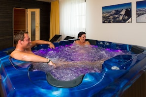Indoor spa tub