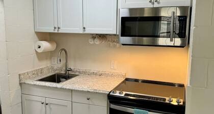 3 Min Walk to Starbucks. Pets are allowed