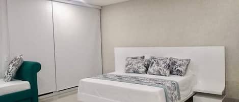 1 habitación, tabla de planchar con plancha, wifi y ropa de cama