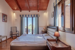 3 bedrooms, in-room safe, iron/ironing board, free WiFi