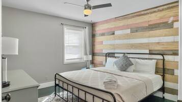 2 bedrooms, desk, iron/ironing board, free WiFi