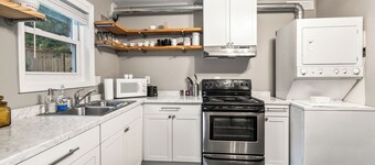 Pet Friendly Park Circle Apartment - Walk to Riverfront!