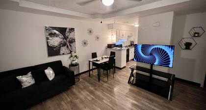 Chic & Cozy 2 bedroom/1 bathroom - RATED BEST