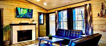 Shire Villa: Direct Snow Mobile Access!!!  Pet-Friendly Cabin