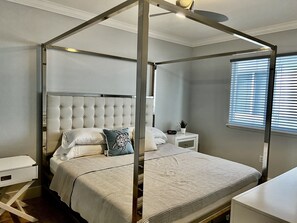 3 habitaciones, escritorio, tabla de planchar con plancha y wifi 