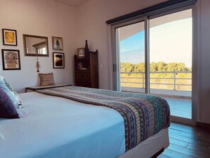 4 bedrooms, desk, iron/ironing board, travel crib