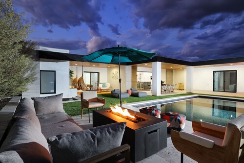 Central Tucson Luxury - Minutes from U of A - Saltwater Pool - Sleeps 10