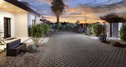 Central Tucson Luxury - Minutes from U of A - Saltwater Pool - Sleeps 10
