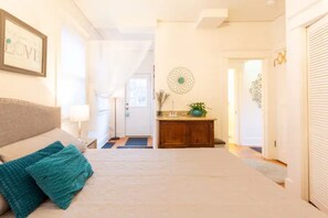 4 Schlafzimmer, Schreibtisch, Bügeleisen/Bügelbrett, Reisekinderbett