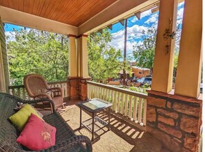 Property grounds - White Yarrow Inn House in Downtown Manitou Springs (Manitou Springs)