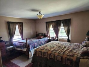 5 habitaciones, tabla de planchar con plancha y wifi gratis