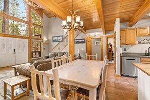 Unclassified image, 3 of 49, button - Cozy Sunriver Cabin Near Mt. Bachelor (Bend)