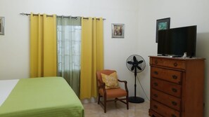 1 chambre, bureau, fer et planche à repasser, Wi-Fi gratuit