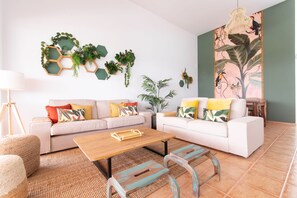 Smart-TV, Bücher, Stereoanlage, Computerbildschirme