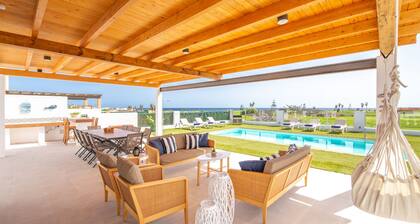 Luxury Family Villa, Jacuzzi, Oceanfront, Heated Pool, Playground, A/C