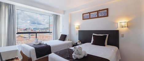 Habitación estándar con 2 camas individuales, 1 habitación | Caja fuerte, tabla de planchar con plancha, wifi gratis y ropa de cama