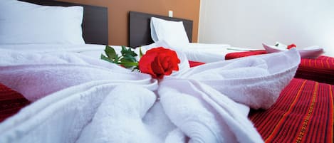 Habitación estándar doble, 1 habitación | Caja fuerte, tabla de planchar con plancha, wifi gratis y ropa de cama