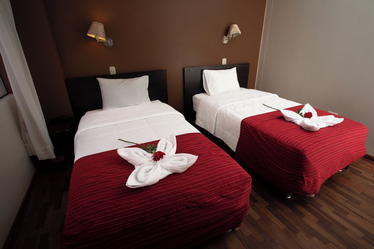 標準雙床房, 1 間臥室 | 房內夾萬、熨斗/熨衫板、免費 Wi-Fi、床單