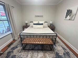 6 bedrooms, desk, iron/ironing board, travel crib