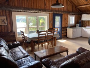 Cabin #7 The Hillbilly | Living area