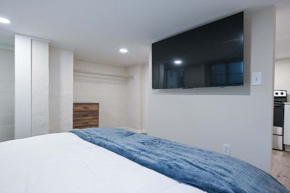 1 bedroom, desk, travel crib, free WiFi