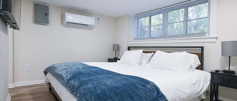 1 sovrum, internet och sängkläder