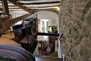 2 habitaciones, escritorio, tabla de planchar con plancha y wifi gratis