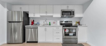 Brand New Ground Level Guest Suite, Close to Beach, US Boarder