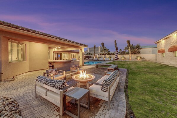 Terrace/patio - Game On! Luxury Retreat @ La Dolce Vita Estate:Unforgettable Fun Ultimate Luxury (Bermuda Dunes)