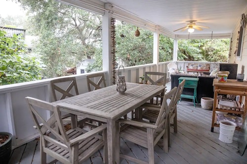 Central Nags Head -Walk to the Beach or Sound - Dog Friendly Fenced In Yard