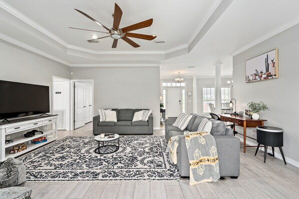 TV connectée, cheminée, baby-foot, espaces bureaux