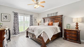 4 bedrooms, desk, iron/ironing board, travel cot