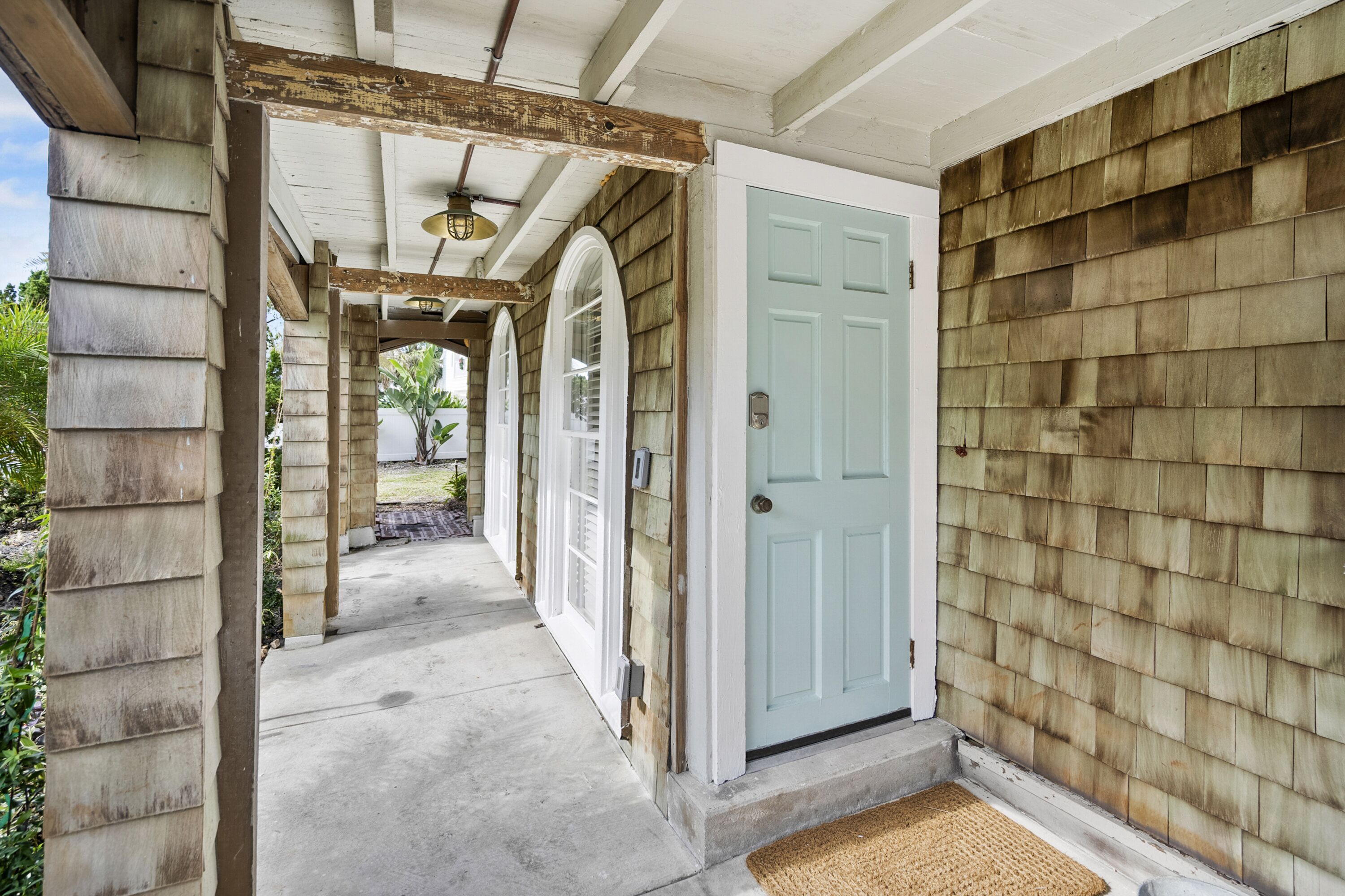 Schmidt's Creek Beach Cottage Lower unit pets welcome