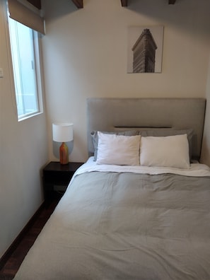 1 Schlafzimmer, Schreibtisch, BĂŒgeleisen/BĂŒgelbrett, Reisekinderbett