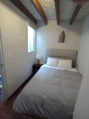 1 Schlafzimmer, Schreibtisch, Bügeleisen/Bügelbrett, Reisekinderbett