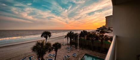 Piscine intérieure, piscine extérieure