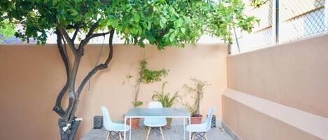 تناول الطعام بالخارج