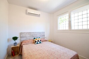 3 habitaciones, tabla de planchar con plancha, wifi y ropa de cama 